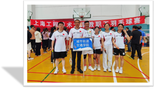 一群穿着运动服的人

描述已自动生成